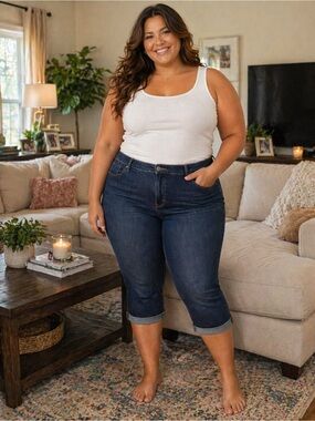 Levi’s Plus Size 18 Shaping Sliming Capris in Women's Dark Blue